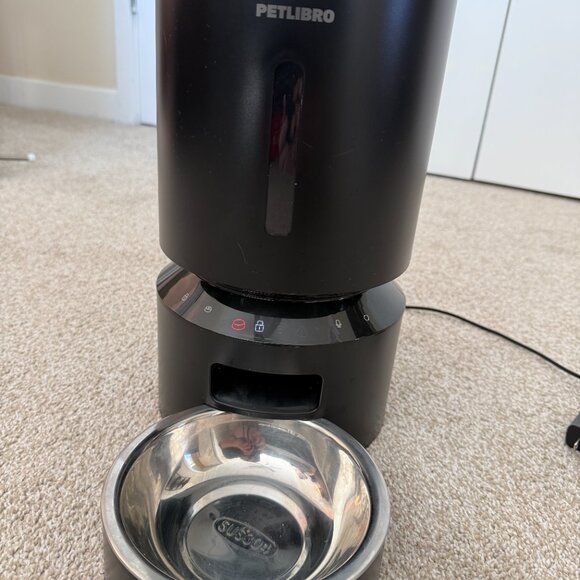 Petlibro Automatic Pet Feeder with Stainless Steel Bowl & Power Adapter – Black - Picture 2 of 6